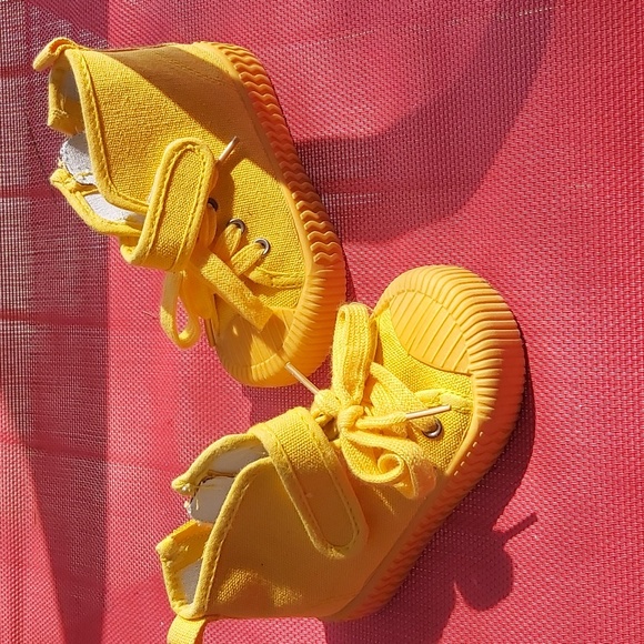 Toddler canvas high-top runners - Picture 3 of 4